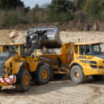 Loading shovel shows a touch of glass in Alloa