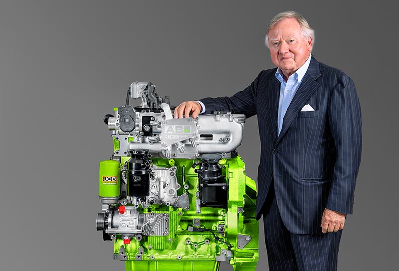 https://projectplant.co.uk/wp-content/uploads/2024/01/Lord-Bamford-and-the-JCB-hydrogen-engine-2.jpg