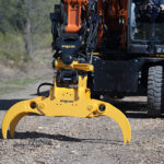New engcon finger grab takes handling to ‘whole new level’ Engcon fingergrab attachment