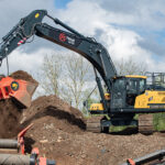 Hyundai 30-tonner shows its True colours on waste transfer station work 30-tonne crawler excavator