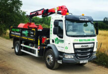 JCA Recycling expands fleet with 18-tonne Tipper Grab from Mac’s Truck Sales 18-tonne Tipper Grab truck