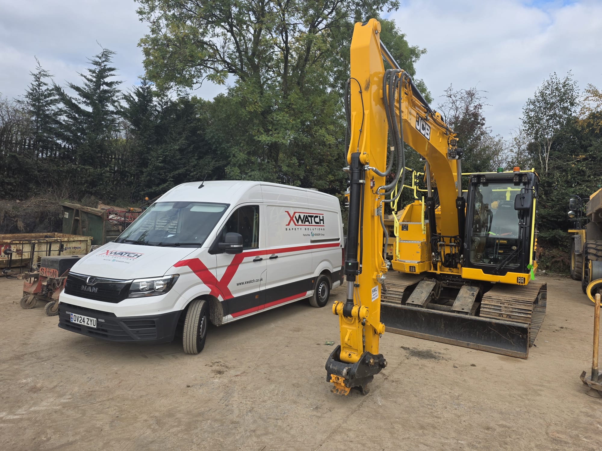 Excavator with Xwatch Safety Solutions technology