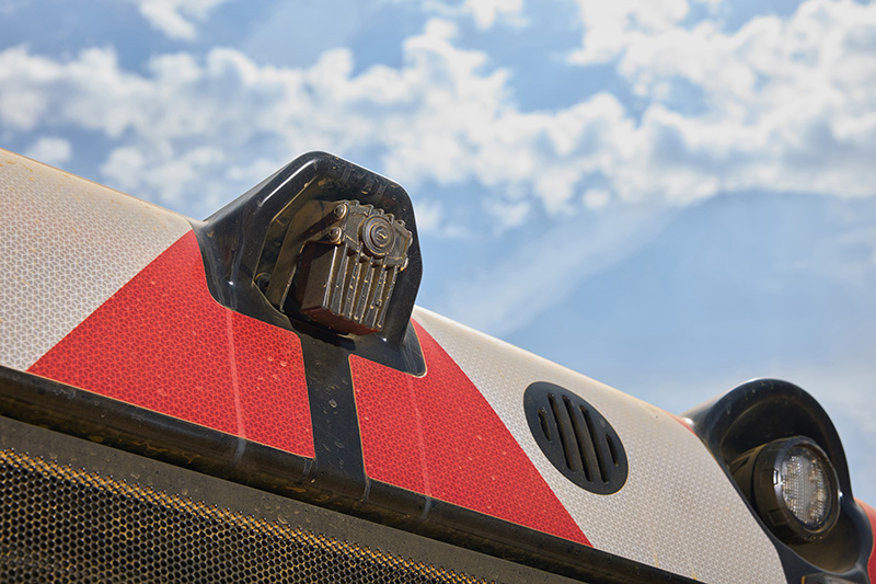 Sensors on the rear of the wheel loader differentiate between static and moving objects