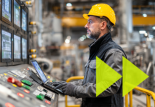 ABAX to demonstrate latest digital innovations at ScotPlant 2026 Construction worker using digital tools to track fleet