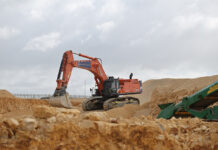 Expanding quarry group invests in 90-tonne Hitachi excavator Hitachi 90-tonne excavator in quarry