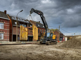 Hyundai unveils new 22-tonne crawler excavator Hyundai HX210L
