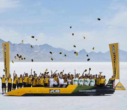 Hydrogen-powered JCB Hydromax sets new world land speed record JCB Hydromax team celebrates world land speed record