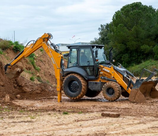 CASE expands compact loader portfolio CASE 550SV