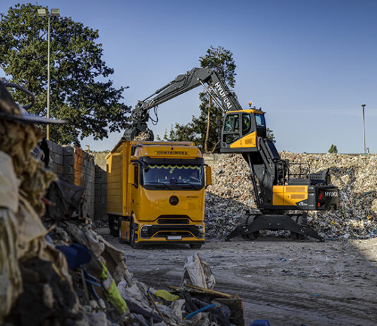 Hyundai introduces new 28-tonne materials handler to European market Hyundai HW270A MH material handler