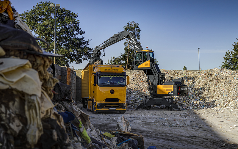 Hyundai HW270A MH material handler